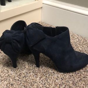 Navy bow booties